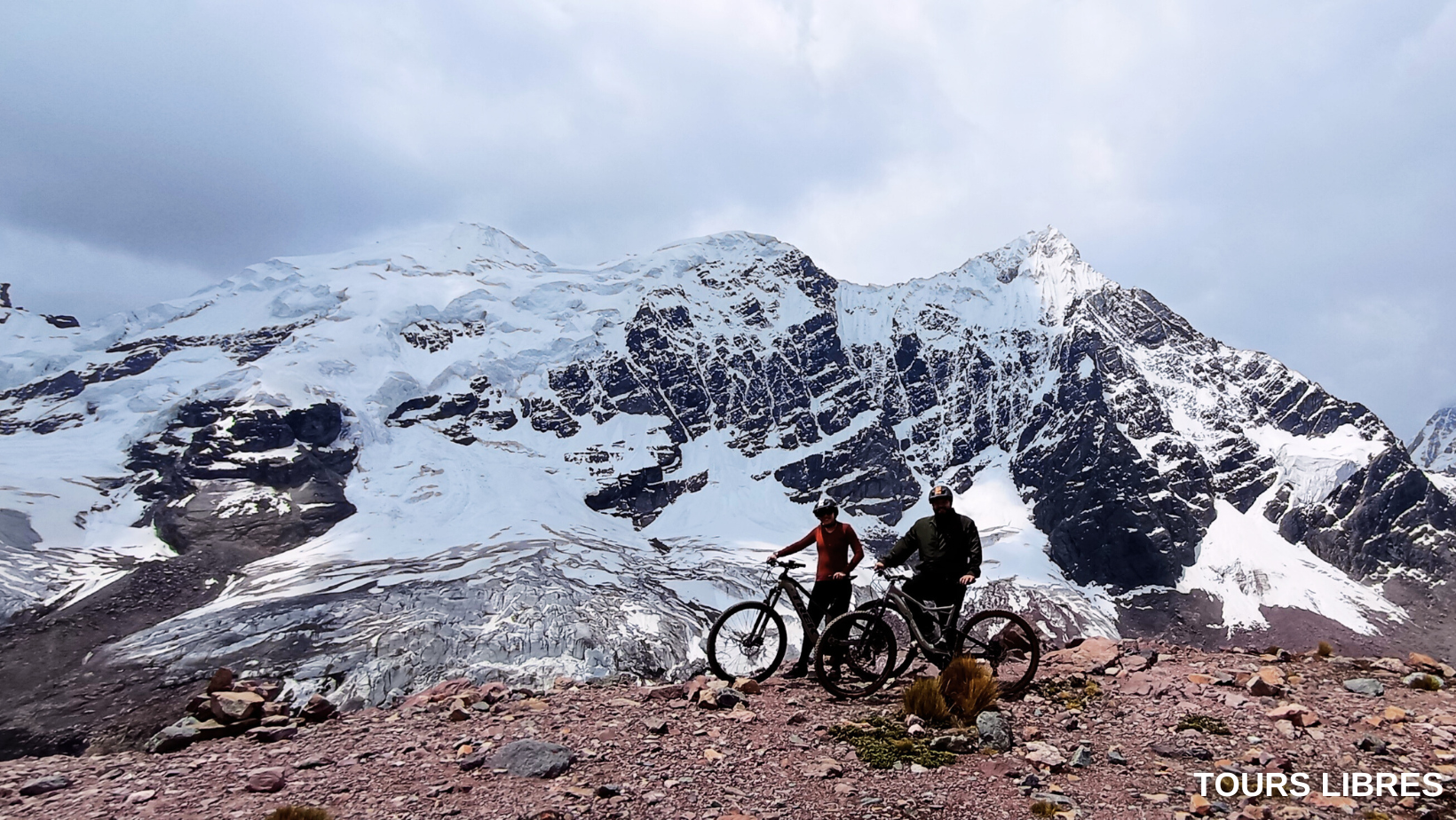 Ciclismo de montaña en Cusco en bicicleta electrica y normal
