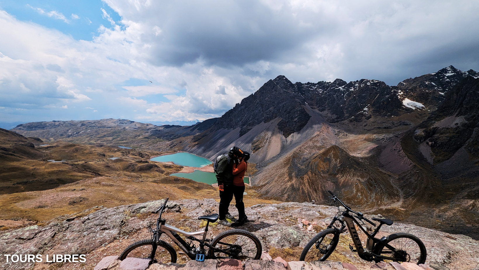 Ciclismo de montaña en Cusco en bicicleta electrica y normal mountain bike peru